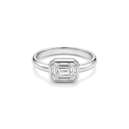 SIDE EMERALD CUT RING