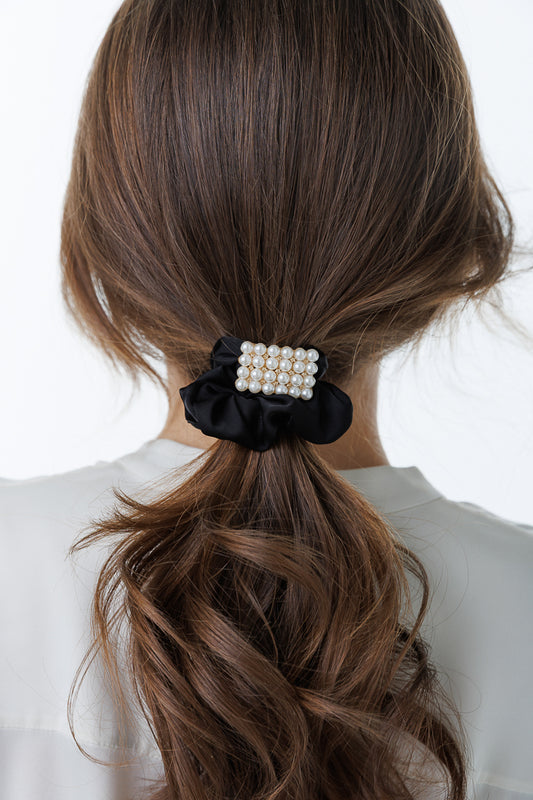 PEARL BEADED SCRUNCHIE