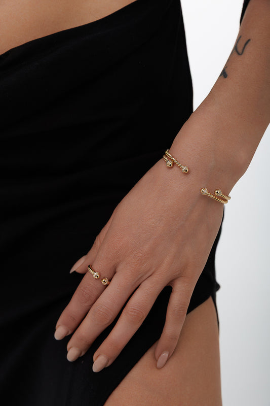 TWISTED BANGLE