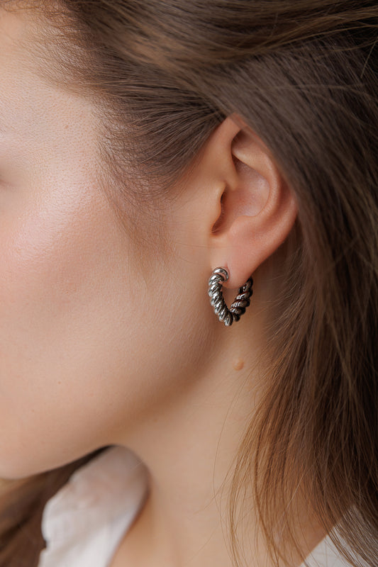 TWISTED HEART HUGGIES