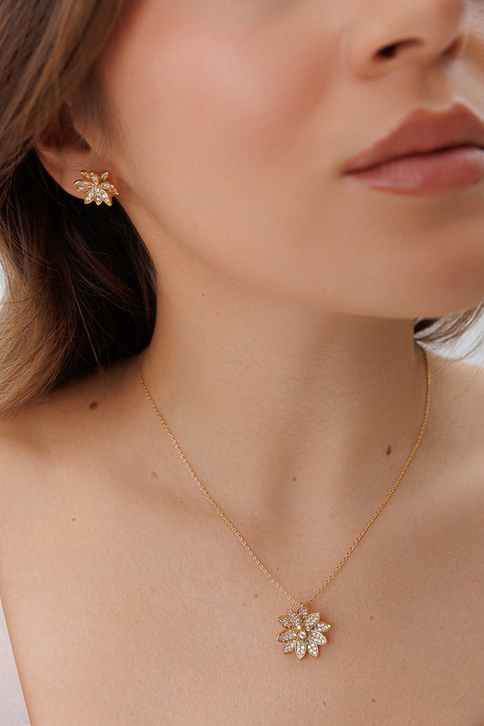 FLOWER PETAL NECKLACE