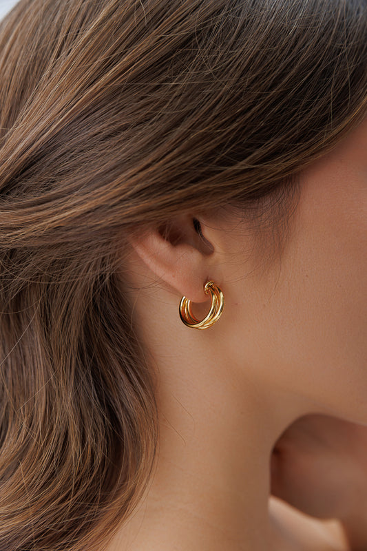 TWISTED MINIMAL HOOP