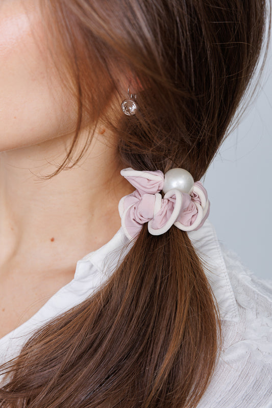 CLOUD TRIM PEARL SCRUNCHIE