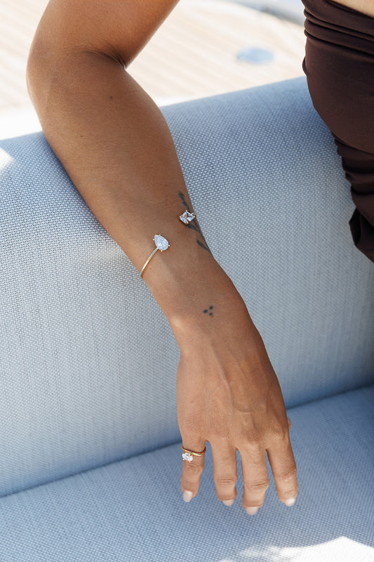 CRYSTAL SHAPE BANGLE