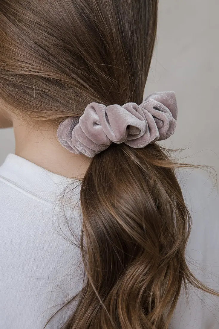 VELVET SCRUNCHIES SISTRBRAND